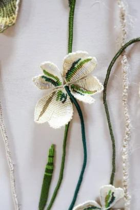 要素は一つずつ結び、キャンバスに刺繍された - Laurentine Perilhou 要素は一つずつ結び、キャンバスに刺繍された - Laurentine Perilhou © Laurentine Perilhou