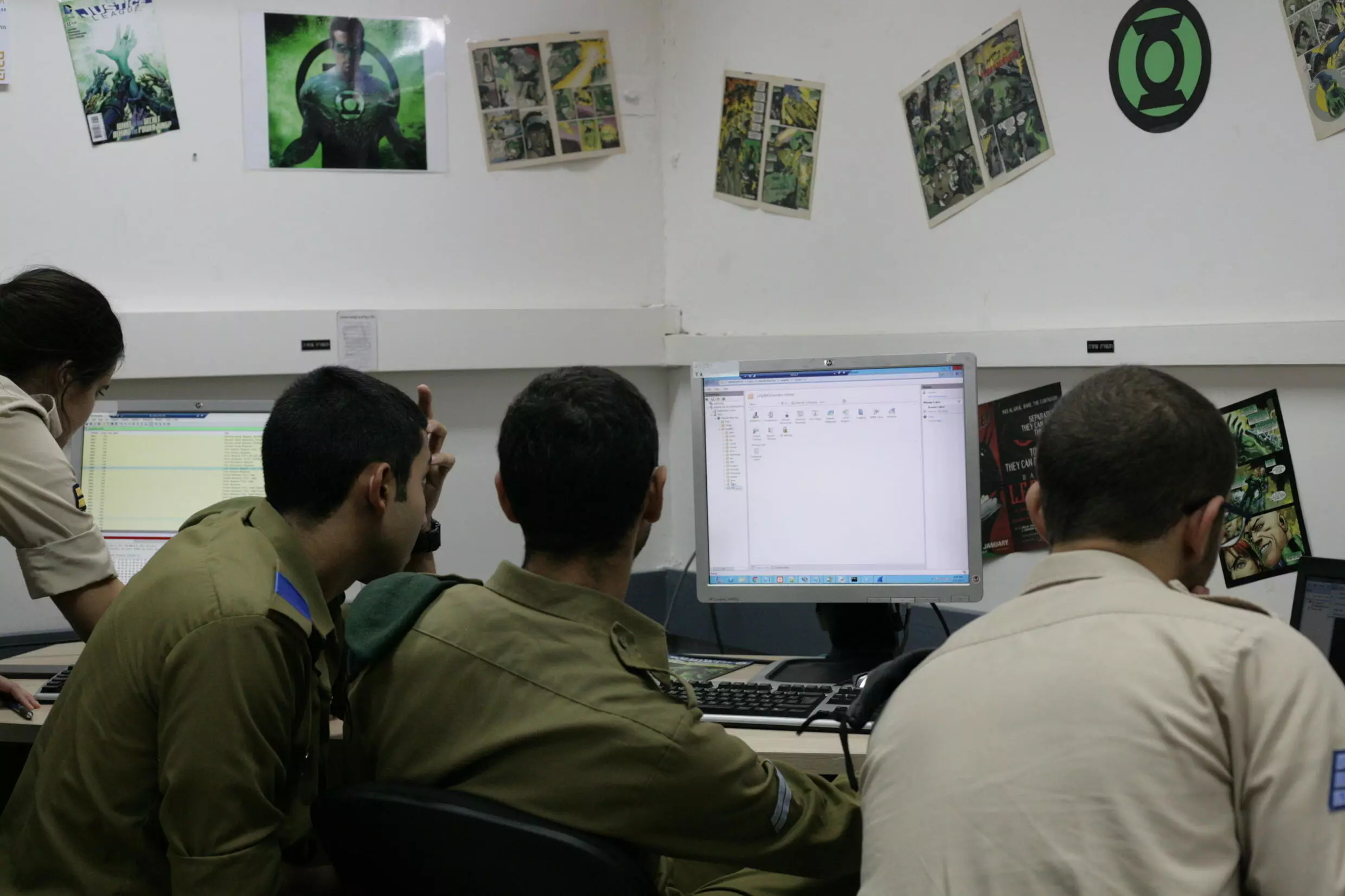 イスラエル兵士は、2017年にラマト・ハシャロンでサイバーセキュリティ演習に参加します。ゲッティイメージ経由の画像同盟 - 画像同盟