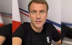 最近の批判にもかかわらず、フランスのエマニュエル・マクロン大統領自身がTikTokにメッセージを投稿し、2020年と2021年のCovid-19パンデミック中に若い聴衆に質問をするよう招待した。© leparisien