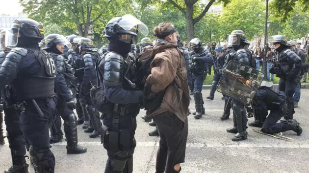 フランスの労働組合は、年金改革に対する新たな抗議を呼びかけた