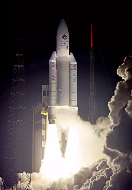 ロゼッタは2004年3月2日、アリアン5号に乗って地球を出発した。ヨーロッパのロケットは、クールー近くのギアナ宇宙センターから打ち上げられた。 ロゼッタは2004年3月2日、アリアン5号に乗って地球を出発した。ヨーロッパのロケットは、クールー近くのギアナ宇宙センターから打ち上げられた。AFP写真