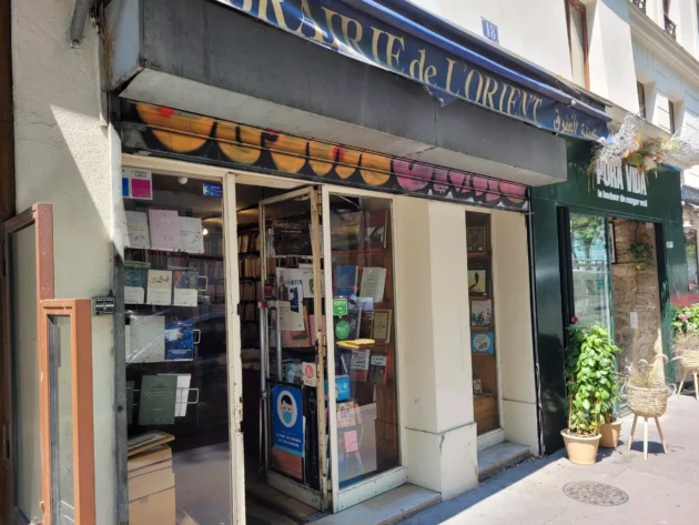2023年6月、パリのカルチェラタンにあるLa Librairie de l'Orient。© アン・ベルナス/RFI