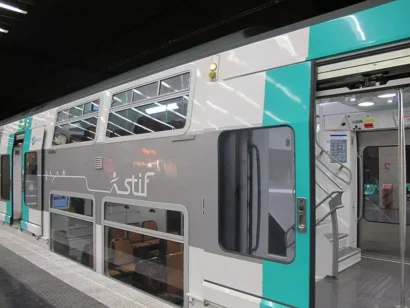 RER列車。フランスのエマニュエル・マクロン大統領は、政府がパリの公共交通システムを改善するために7億ユーロを費やすつもりだ。
RER列車。フランスのエマニュエル・マクロン大統領は、政府がパリの公共交通システムを改善するために7億ユーロを費やすつもりだ。Poudou99/fr.wikipedia.org