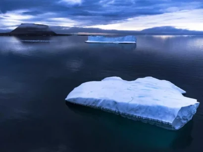 過去20年間で、北極は、主に数年間続く海氷の減少により、冬の海氷量の約3分の1を失いました。© AFP - ケレム・ユセル