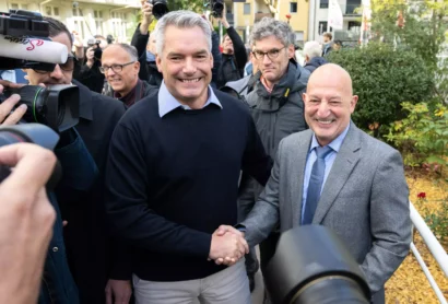 保守党のカール・ネハマー首相は、オーストリアに「混乱の代わりに安定」をもたらすことを約束しました © ジョー・クラマー / AFP