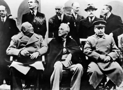 ウィンストン・チャーチル（左）、フランクリン・デラノ・ルーズベルト（中央）、ジョセフ・スターリンが1945年にヤルタで会談。UPI/AFP
