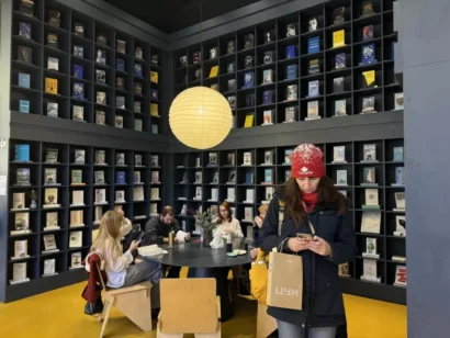 ウクライナのキエフの中心部にあるSens書店は、2024年2月にオープンしました。©オーロア・ラルティグ/RFI