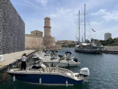 フランスの専門家は、土地汚染が海をプラスチックで溺れさせていると警告している